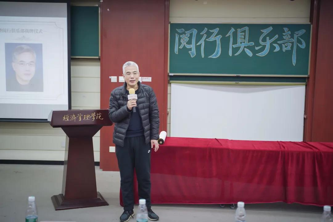 琼,刘畅颁发中心主任和秘书处处长聘书会长周小力为杨慧,董霖,武玉清